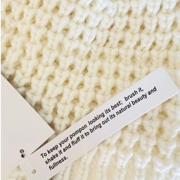 KYI KYI CANADA | Ivory Knit Beanie With Faux Fur Pom